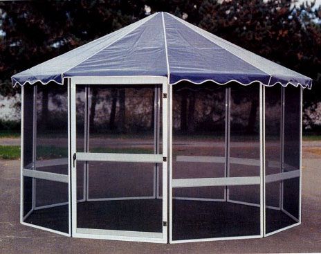 Octagonal screen room with a blue and white canopy roof